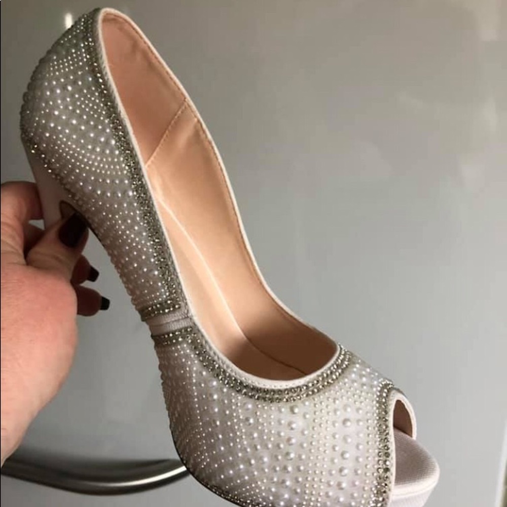 Wedding shoes size 10 DeBloom